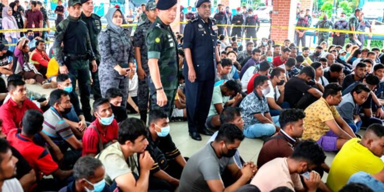 অবৈধ অভিবাসীদের ‘বিশেষ সুযোগ’ দিচ্ছে মালয়েশিয়া
