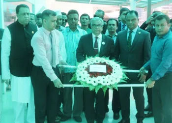 মালয়েশিয়ায় বঙ্গবন্ধুর প্রতিকৃতিতে হাইকমিশনারের শ্রদ্ধা