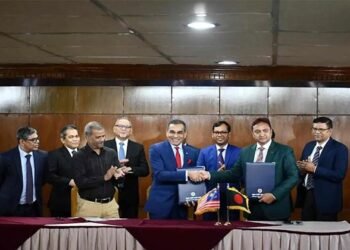 বিমানবন্দরে ভিআইপি সেবা পাবেন প্রবাসীরা: প্রবাসী কল্যাণ উপদেষ্টা