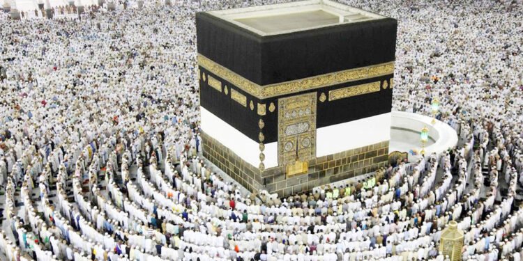 হজের নিবন্ধন ২৩ অক্টোবরের মধ্যে না করলে পড়তে হবে ভোগান্তিতে