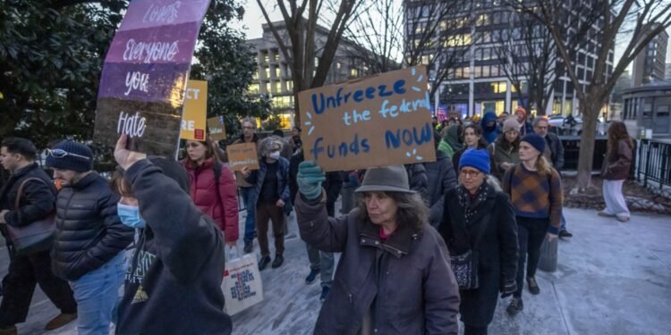 ঋণ ও অনুদান স্থগিতের সিদ্ধান্ত জানিয়ে ট্রাম্প প্রশাসনের মেমো, আটকে দিল ফেডারেল আদালত